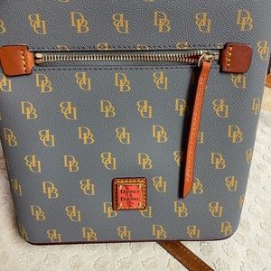 DOONEY & BOURKE CROSS BODY